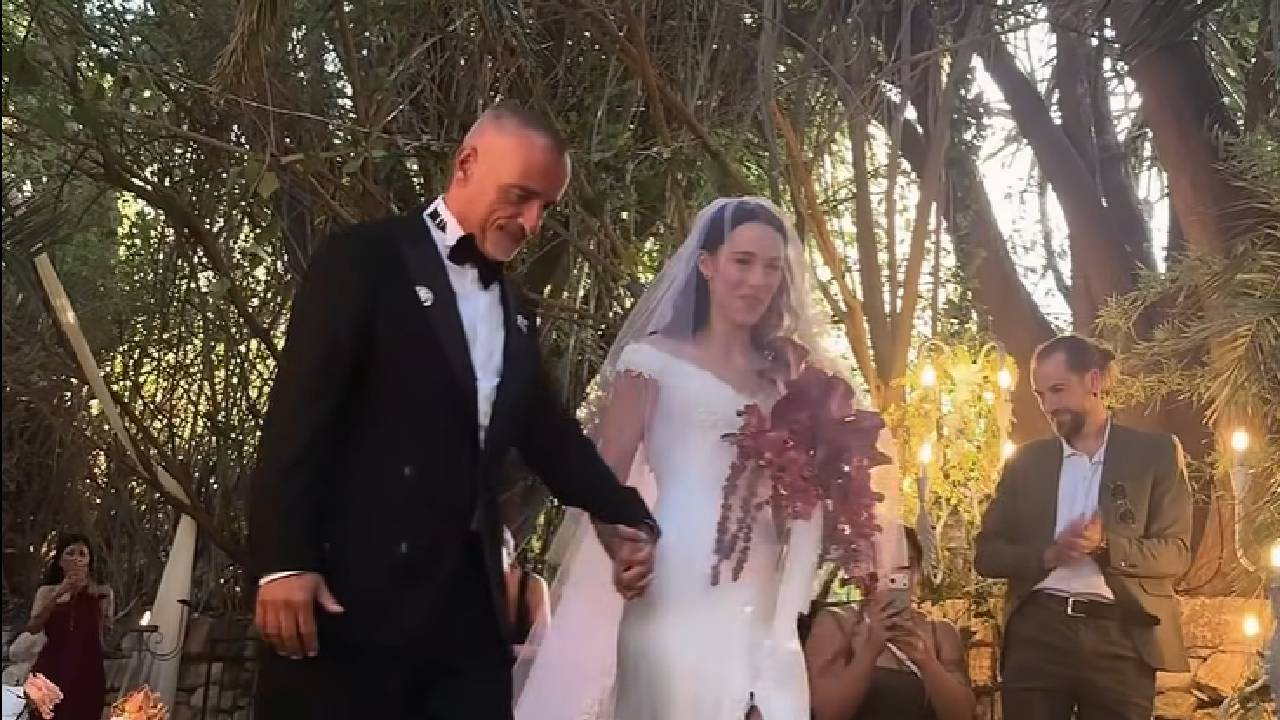 Eros Ramazzotti, în lacrimi la nunta fiicei sale Aurora: rochia de mireasă, un omagiu adus mamei Michelle Hunziker
