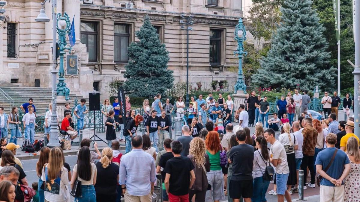Expoziție de Trabant, tur ghidat și demonstrații de pictură, în weekend, pe Calea Victoriei