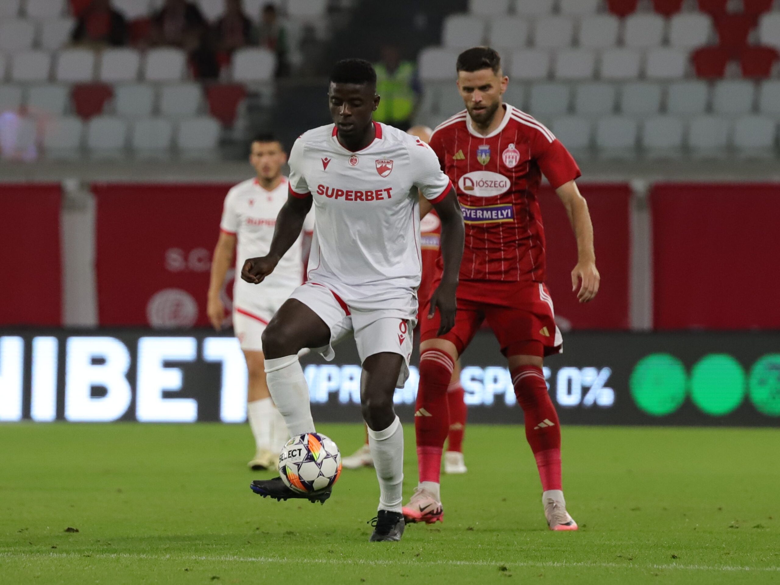 FCSB îl transferă pe Eddy Gnahore, fostul mijlocaș de la Dinamo