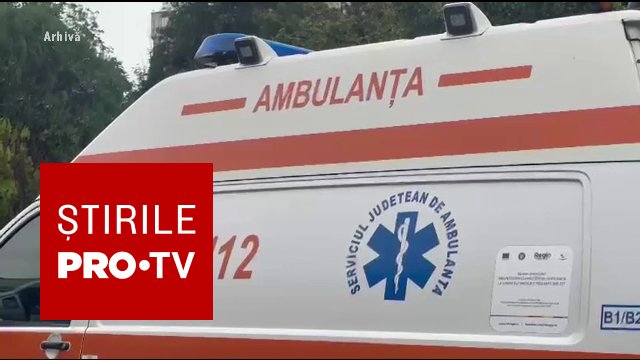 Fetiță de 2 ani și 4 luni căzută de la balconul unui bloc din Mediaș, transportată la spital