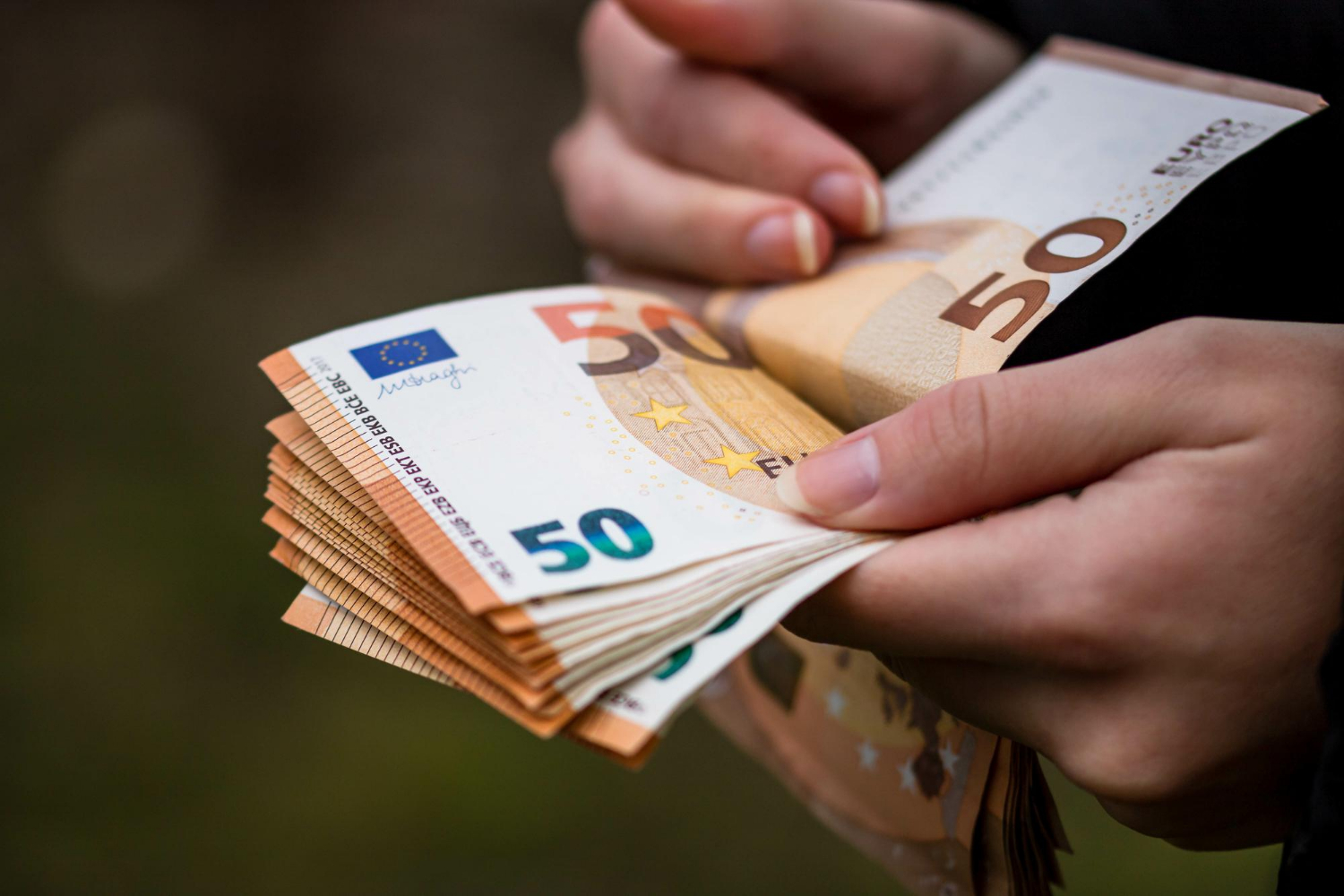 Franța propune o taxă pentru furnizorii de AI, în sprijinul creatorilor culturali
