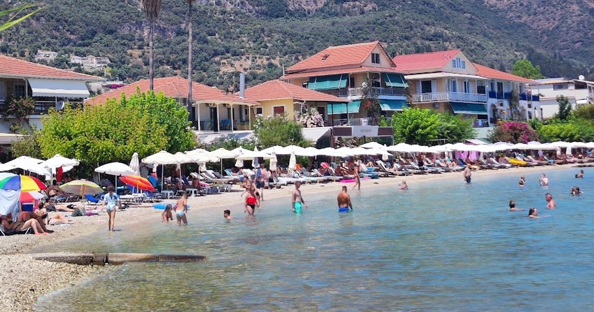 Grecia instalează bariere plutitoare pe plaje pentru a proteja înotătorii de peștele-balon toxic