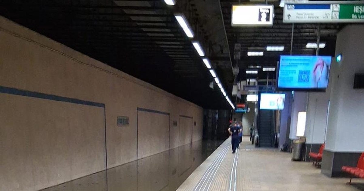 Inundații în București: Stația de metrou Piața Victoriei 2, închisă, zeci de linii STB blocate