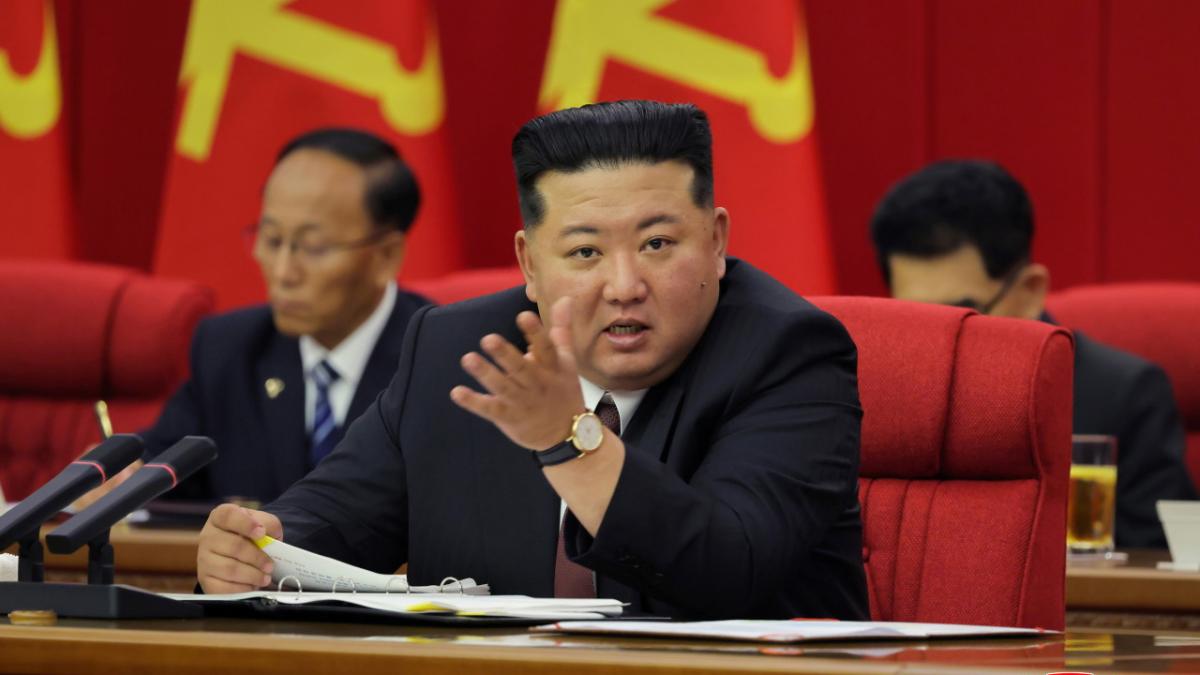 Kim Jong Un testează rachete de croazieră pe mare și ordonă accelerarea înarmării nucleare
