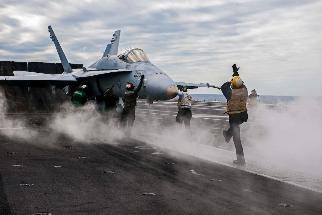 Marina SUA testează reparații cu componente imprimate 3D pentru avioanele F/A-18 Super Hornet