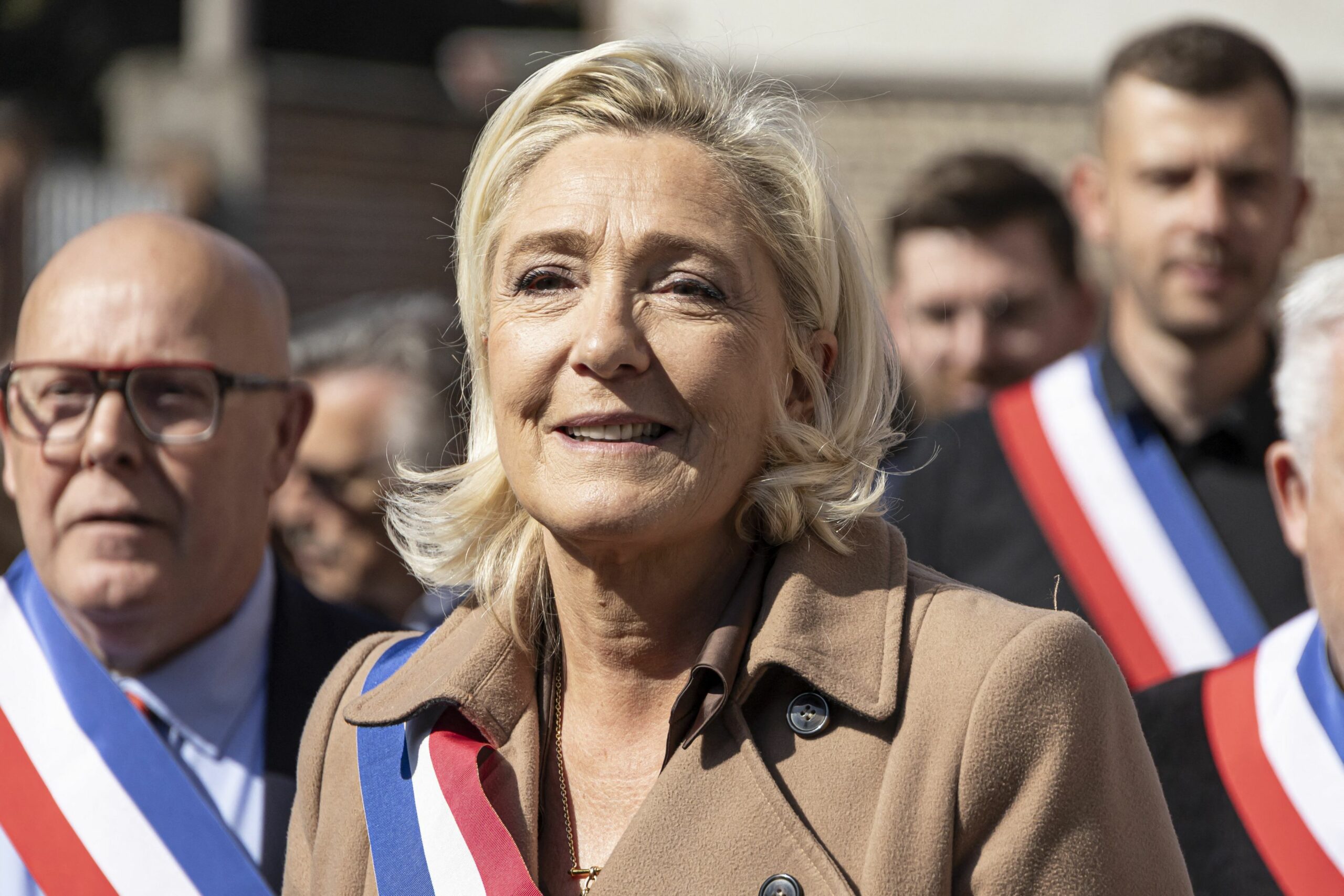 Marine Le Pen, în fața deciziei care îi poate bloca candidatura la prezidențialele din 2027