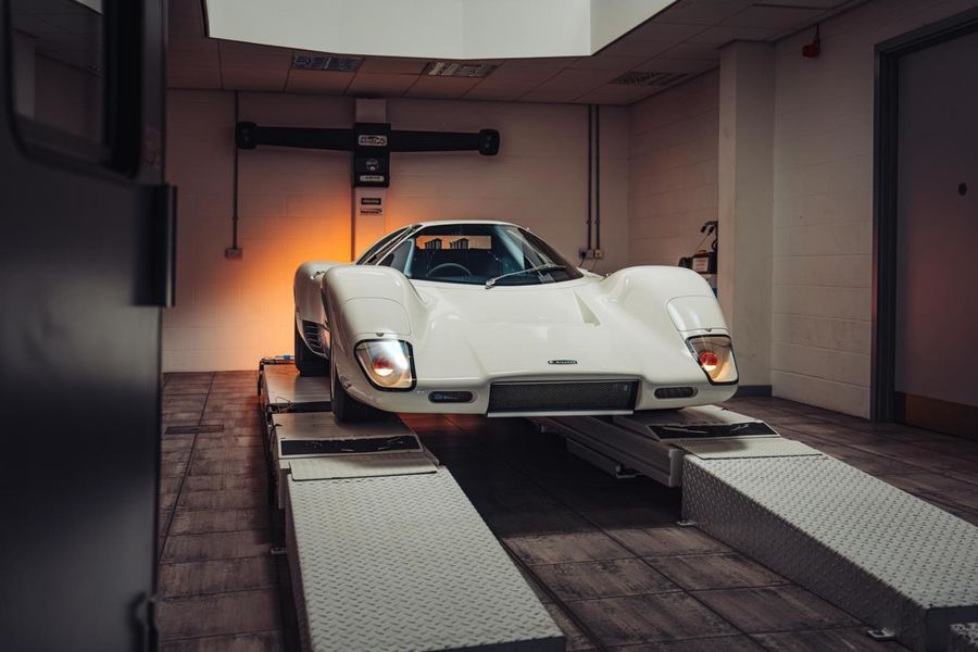 McLaren a reconstruit primul său model de stradă din istorie, M6GT din 1969