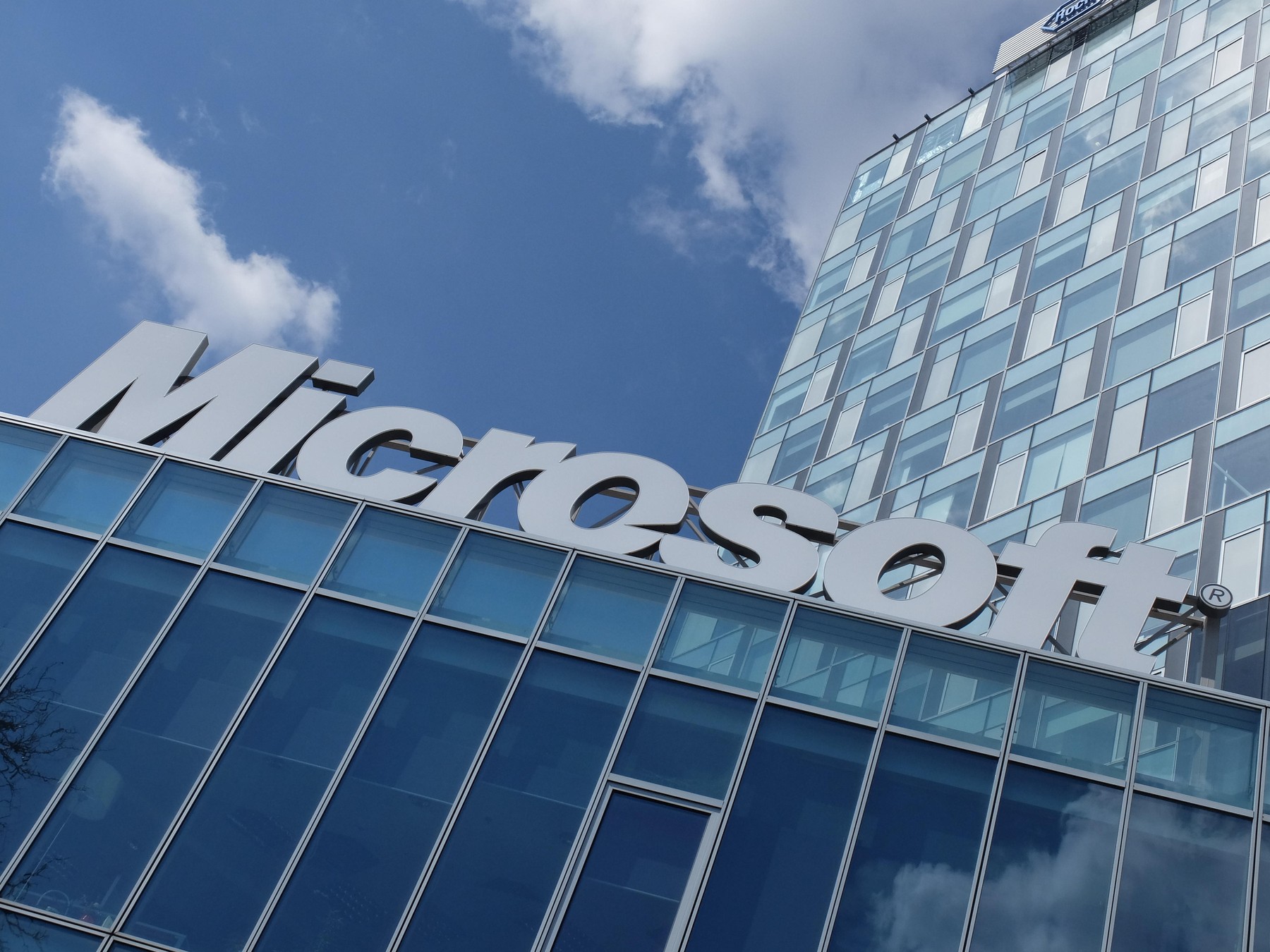 Microsoft concediază 4.800 de angajați, 3.200 din divizia Xbox, într-o reorganizare majoră