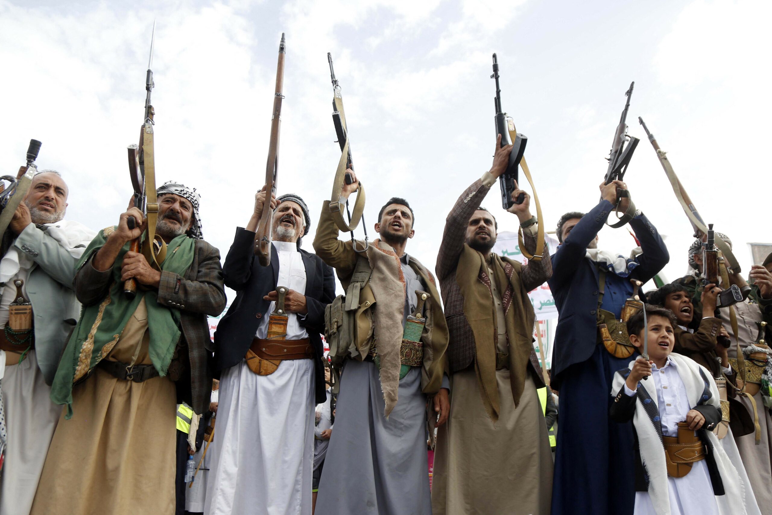 Navă de marfă atacată în Marea Roșie, la 30 de mile de Yemen. Alerta de urgență, după amenințări Houthi