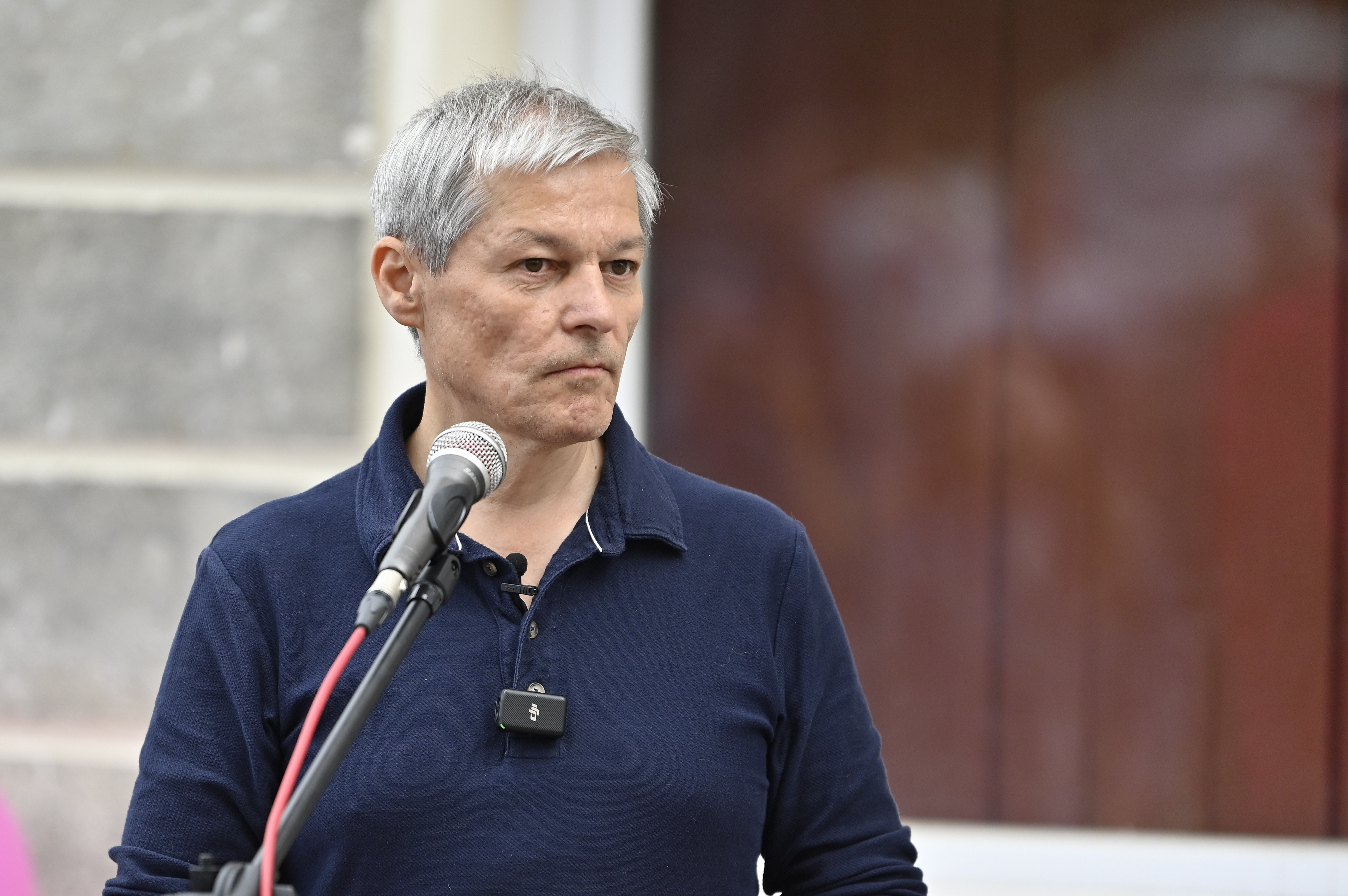 Nicușor Dan îl felicită pe Dacian Cioloș pentru candidatura la șefia Francofoniei