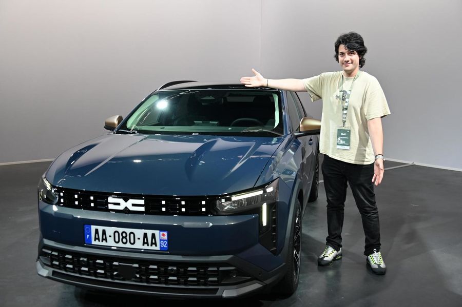 Noua Dacia Striker, văzută pe viu: crossoverul care combină SUV, break și berlină