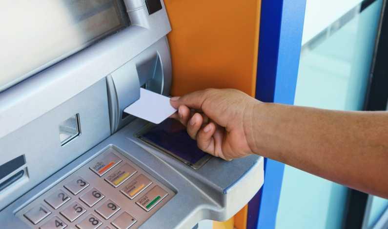 Opt greșeli financiare de evitat în vacanță: cum să nu pierzi bani la schimb valutar