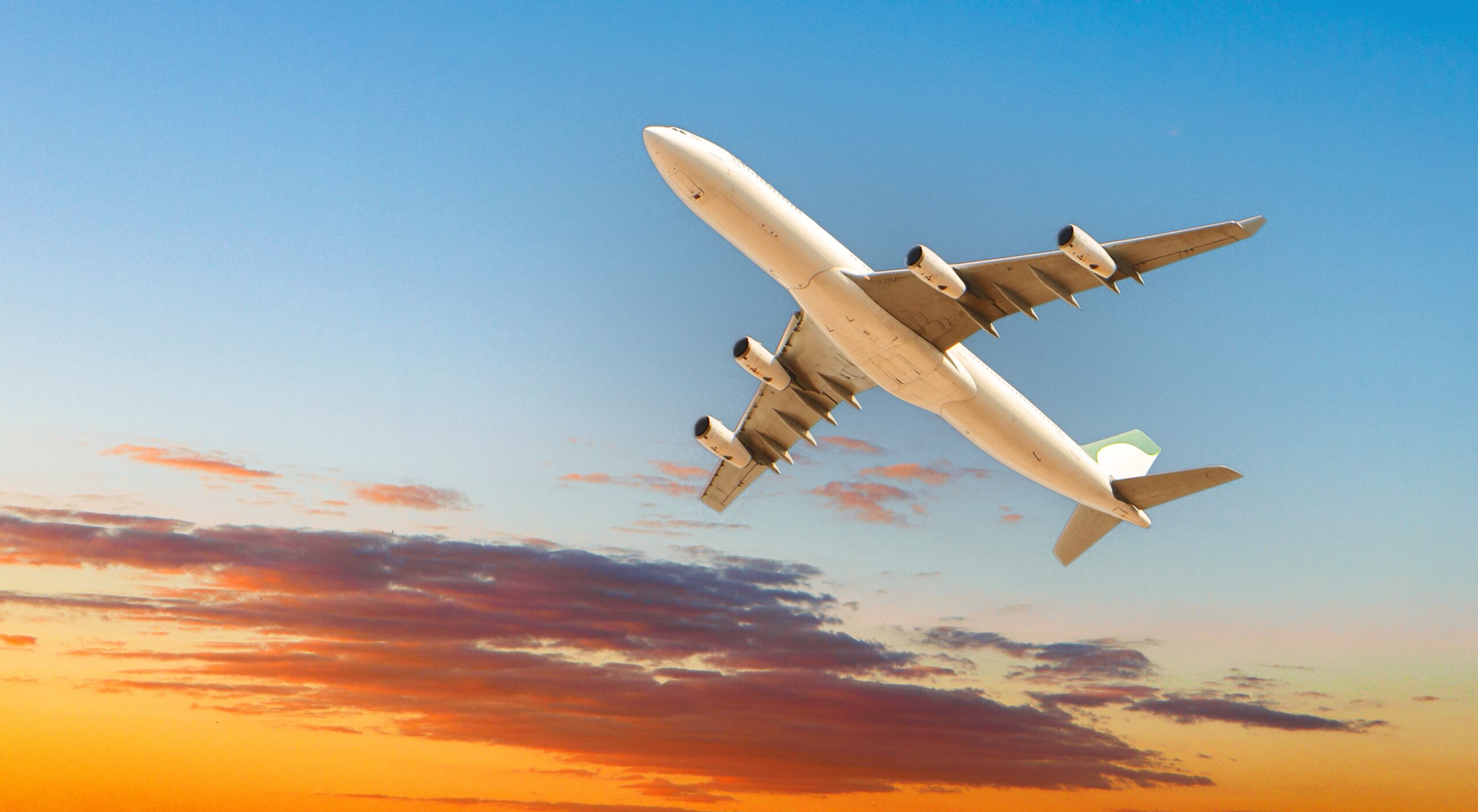 Parlamentul European aprobă noi reguli pentru drepturile pasagerilor aerieni: despăgubiri mai rapide și bagaj de mână gratuit