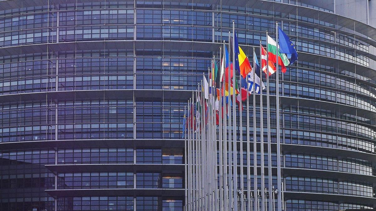 Percheziții în Franța și alte țări europene într-un caz de deturnare de fonduri UE de către un grup europarlamentar