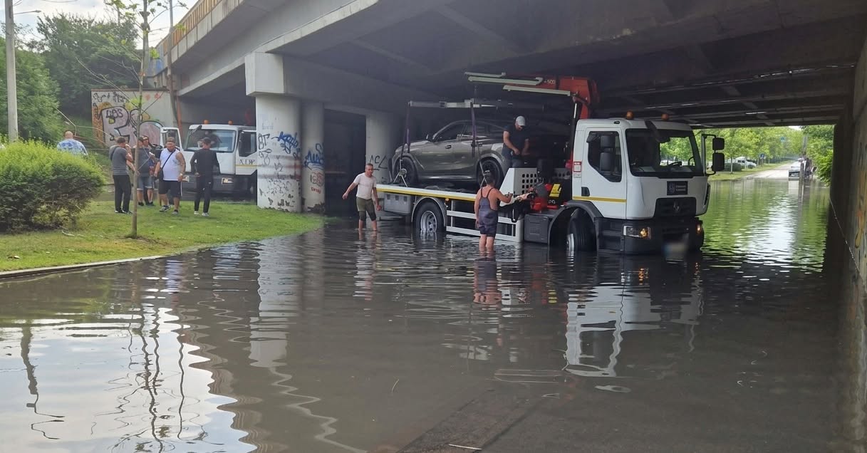Ploaia care a inundat Bucureștiul, o dată la 40 de ani. Explicațiile Apa Nova: canalizarea sub presiune și orașul tot mai betonat