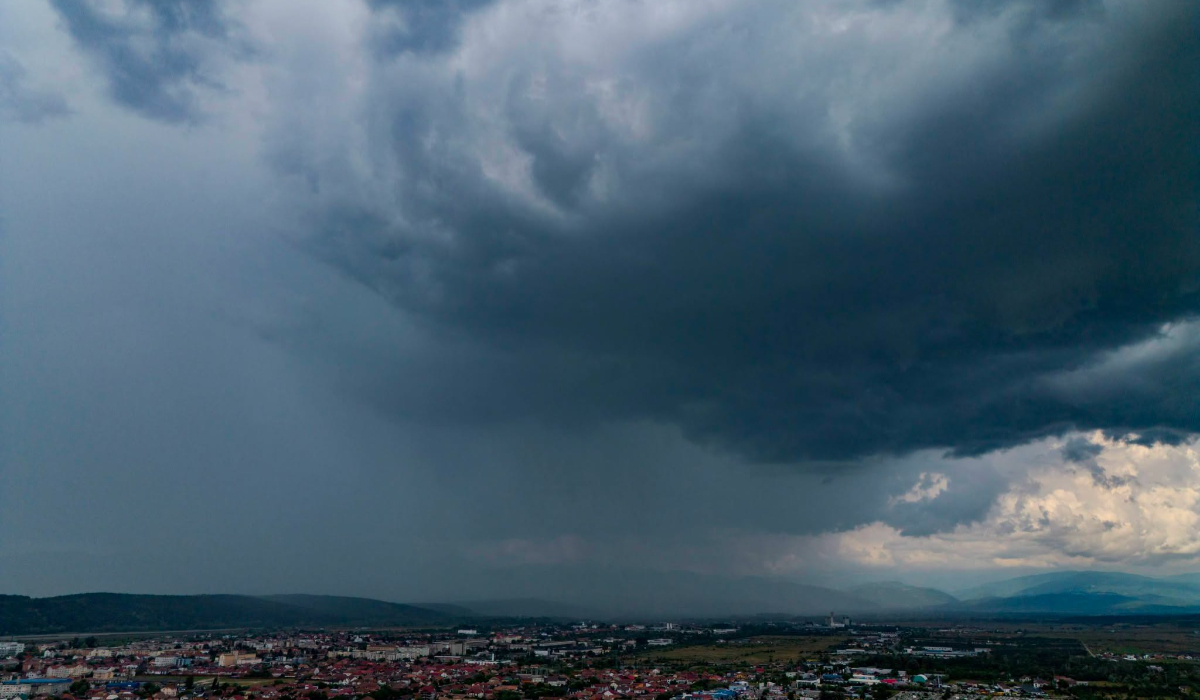 Prognoza meteo 6-19 iulie 2026: Furtuni în vest, centru și nord, temperaturi în creștere spre 34 de grade