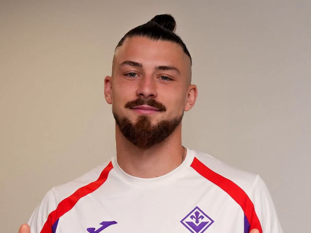 Radu Drăgușin, prezentat oficial la Fiorentina după împrumutul de la Tottenham