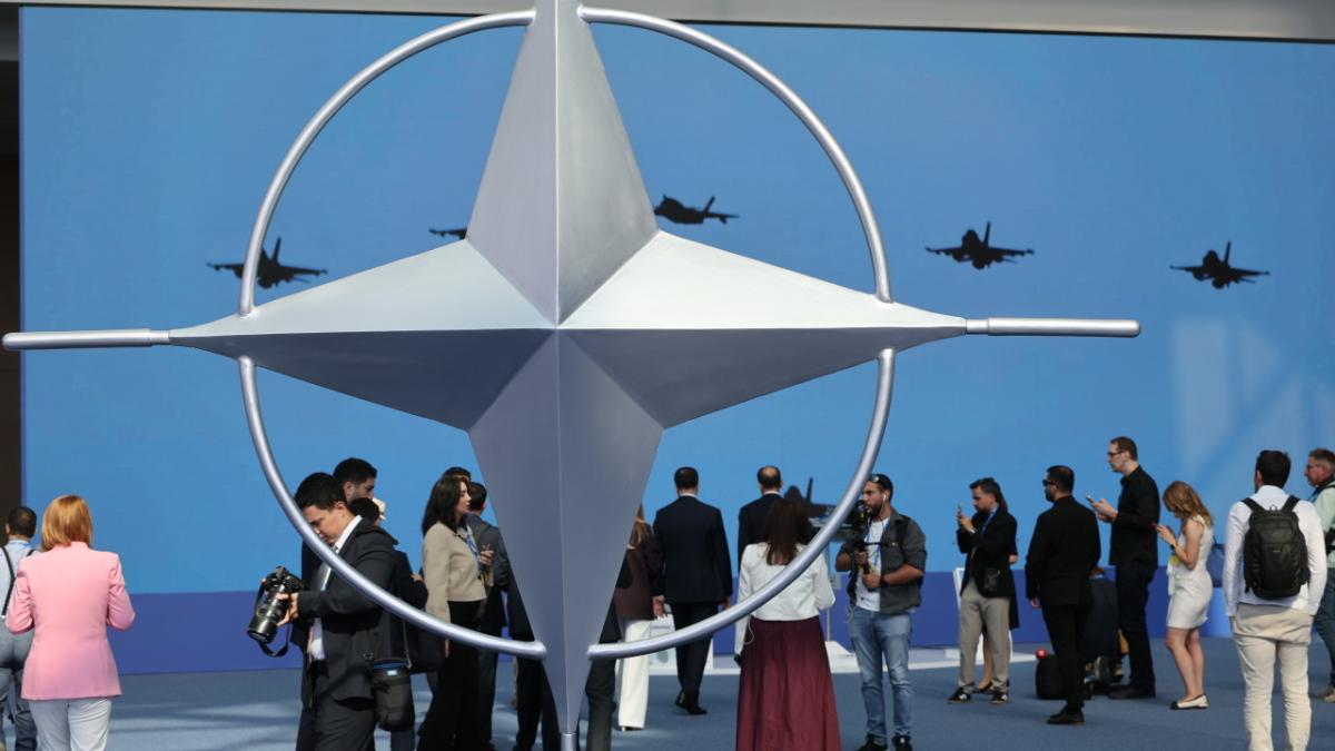 Republica Cehă a trimis două delegații la Summitul NATO din cauza unui conflict între premier și președinte