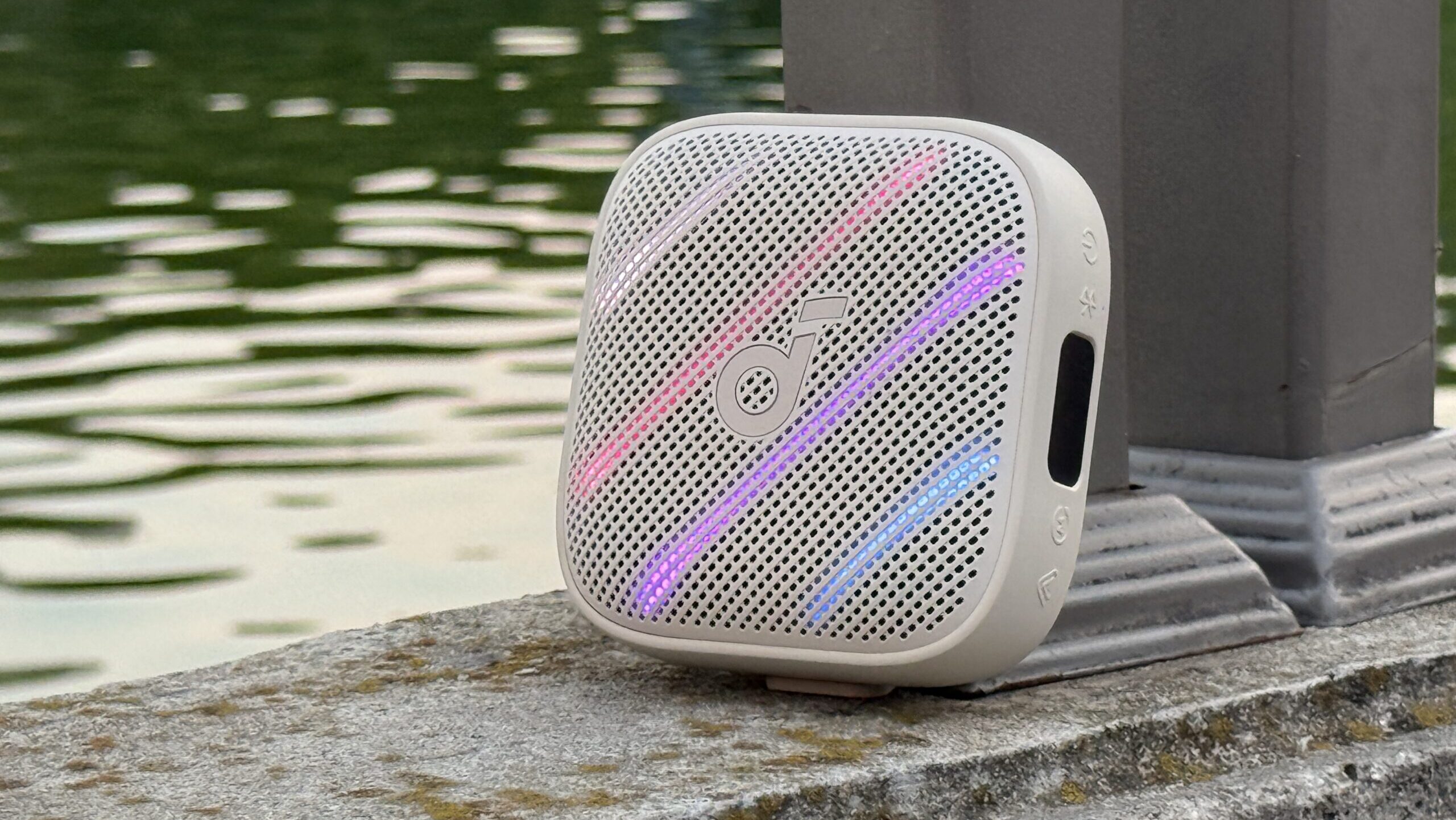 Review Anker Soundcore Boom Go 3i: Boxă wireless compactă cu sunet puternic, autonomie de 24 de ore și personalizare LED