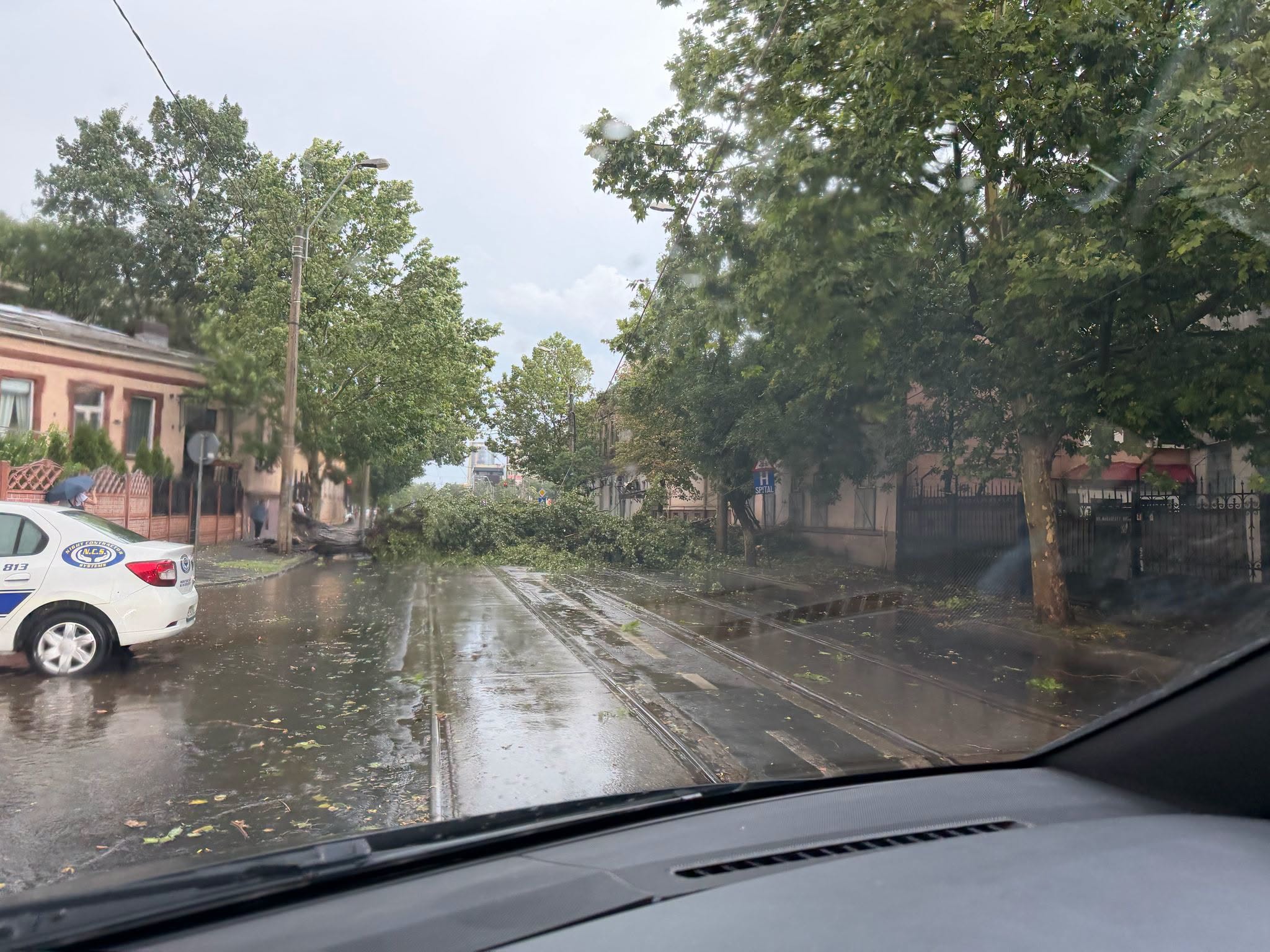 RO-ALERT, apărat de români după furtuna din București: „Nu toată lumea era în casă”