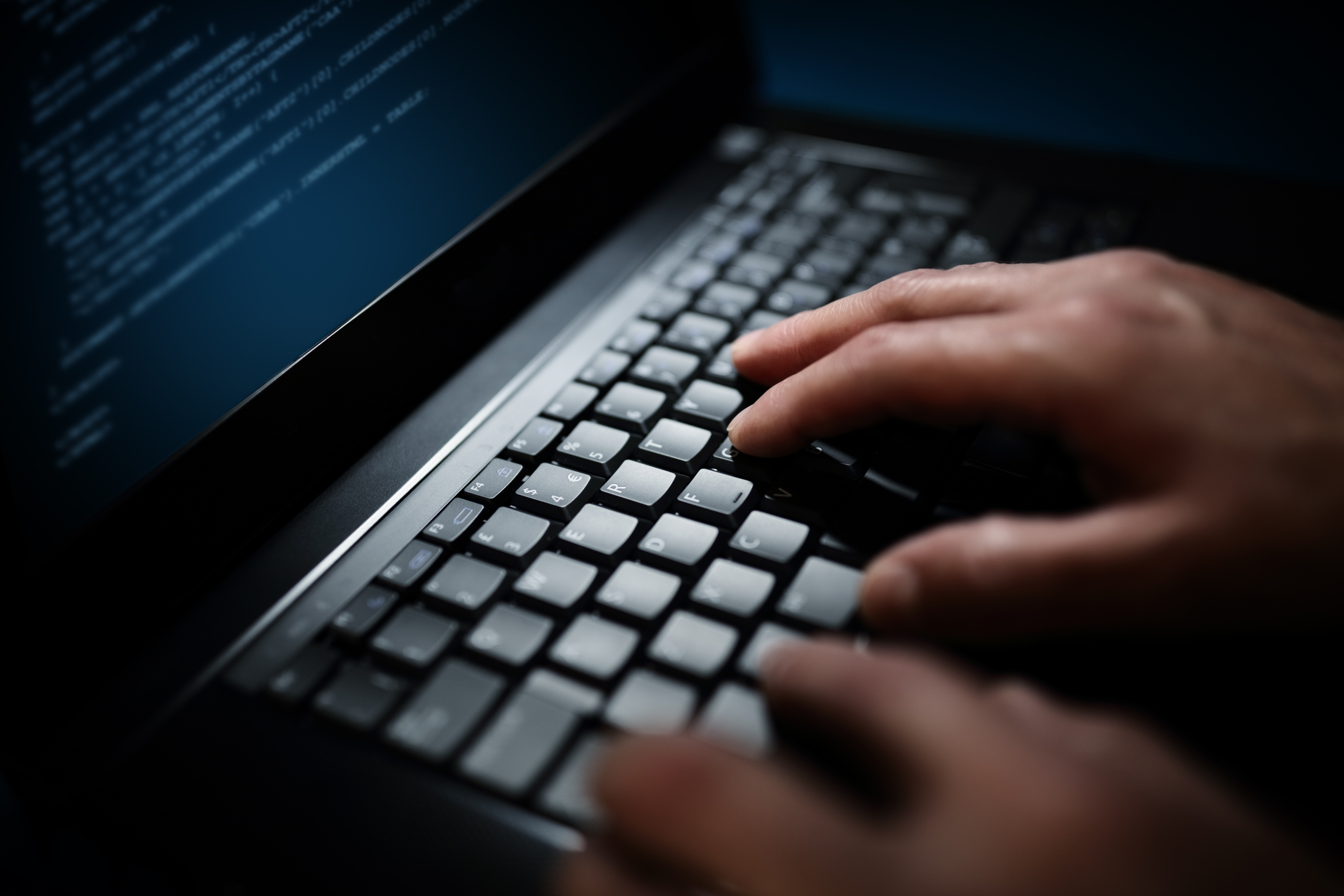 România promulgă legea care protejează hackerii etici care raportează vulnerabilități