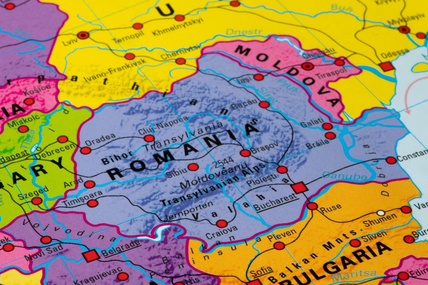 Rusia ar putea viza orașele mici din România care găzduiesc fabrici de armament, avertizează un specialist