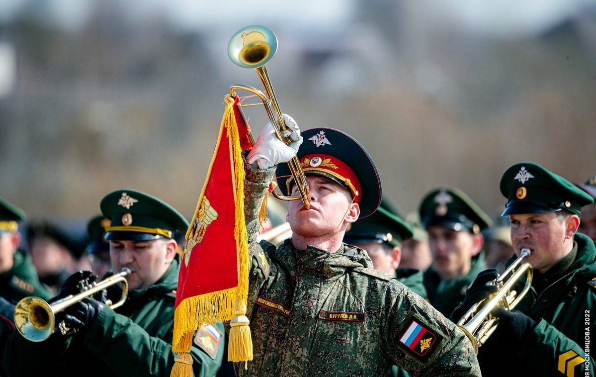 Rusia recrutează studenți pentru unitățile de drone, promițând salarii mari, dar mulți sunt trimiși direct în atacuri frontale