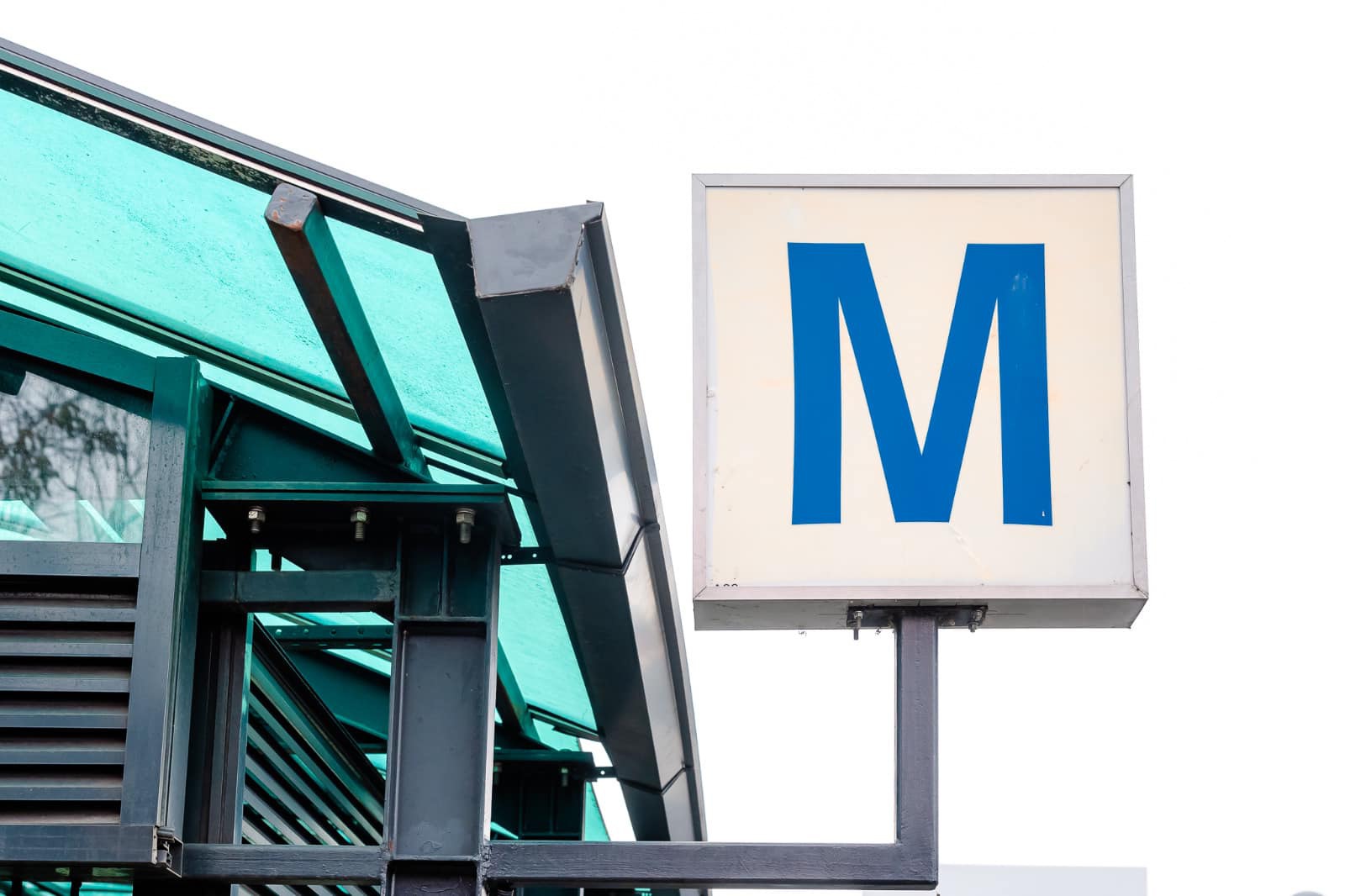 Stația de metrou Piața Victoriei 2, închisă din cauza inundațiilor provocate de ploi