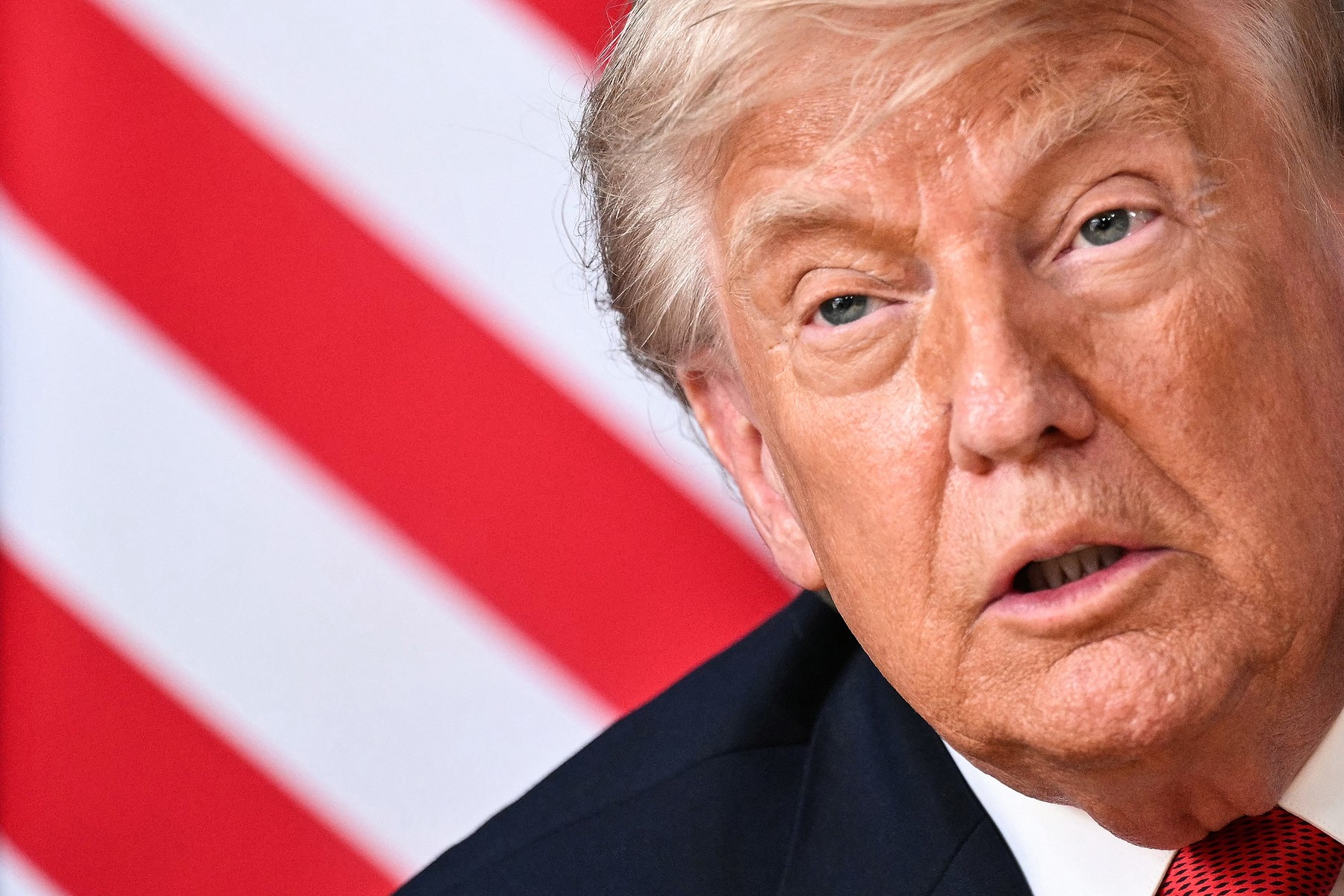 Trump raportează venituri de peste 1,4 miliarde de dolari din cripto, reînviind acuzațiile de conflict de interese