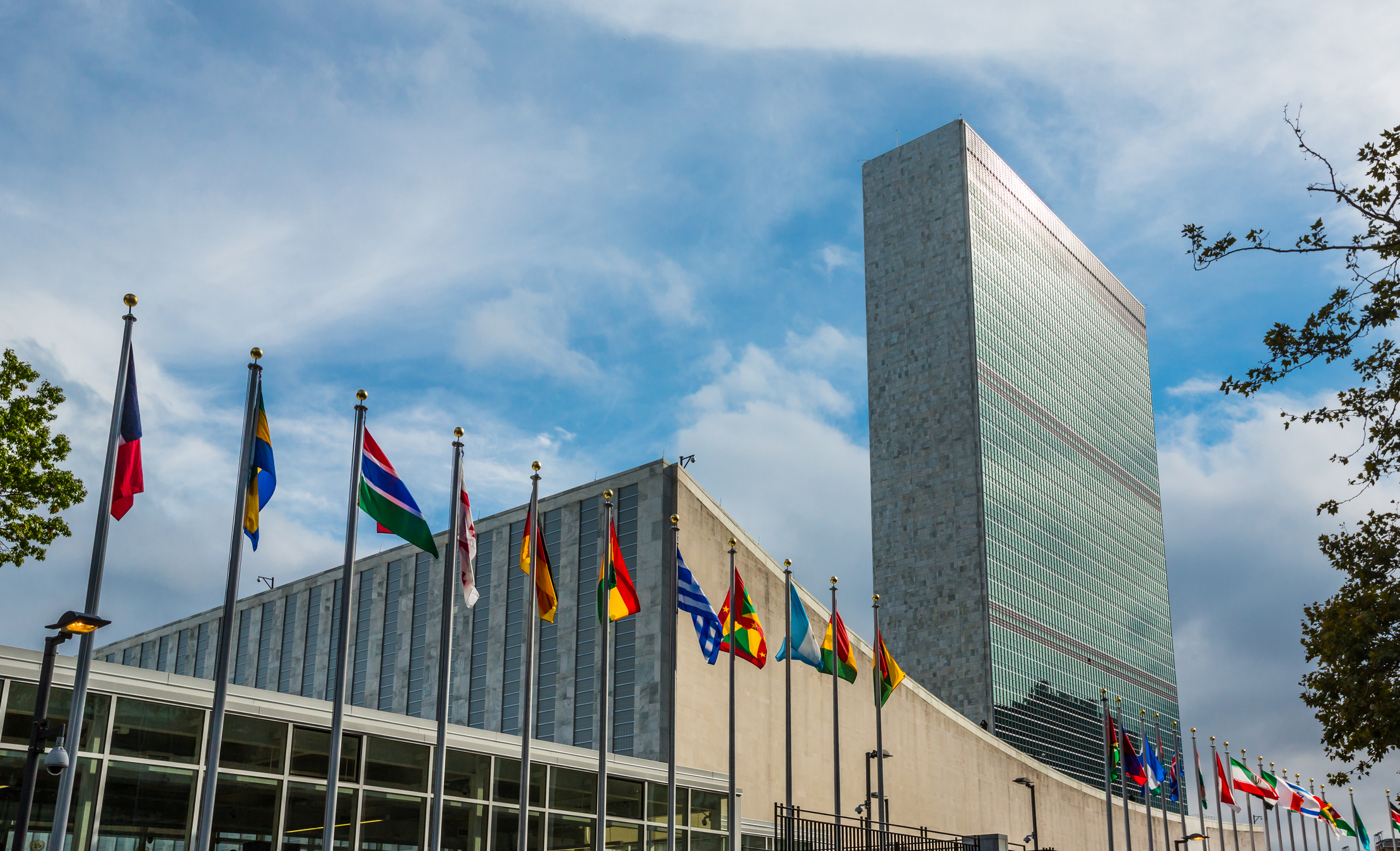 Un bărbat cu steag tibetan a murit după ce și-a dat foc în fața sediului ONU din New York